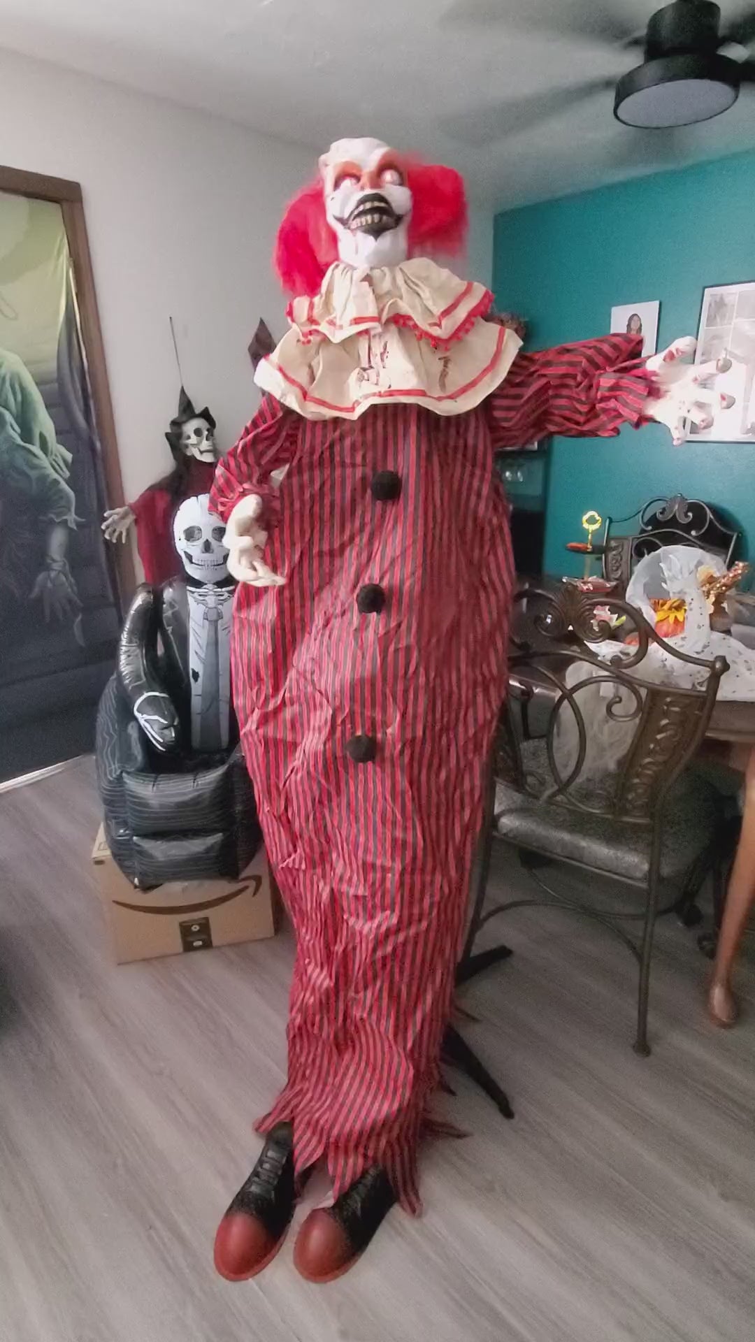 Hauntiva™ Lifesize Animated Scary Clown video